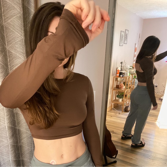 Back Cut Out Crop Top - Picture 2 of 6